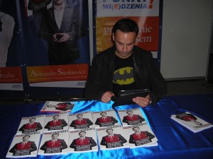 Olek przy swoich książkach